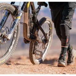 Fasthouse Hooper MTB Knee Pads -taylormade shop fasthouse hooper mtb knee pads black 5 scaled