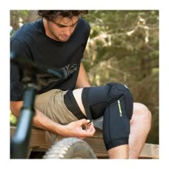 G-FORM Pro-Rugged Knee Guards -taylormade shop gform pro rugged knee guards black 1