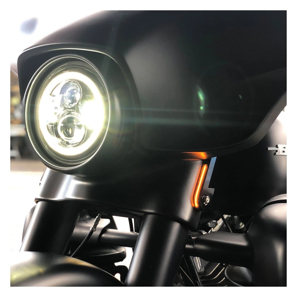 HogWorkz Billet Fork Signal Lights For Harley Touring 1997-2023 - Image 2