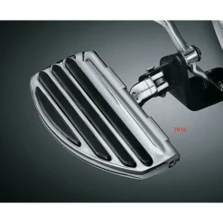 Kuryakyn ISO Driver And Passenger Floorboards -taylormade shop kuryakyn iso driver passenger floorboards 3